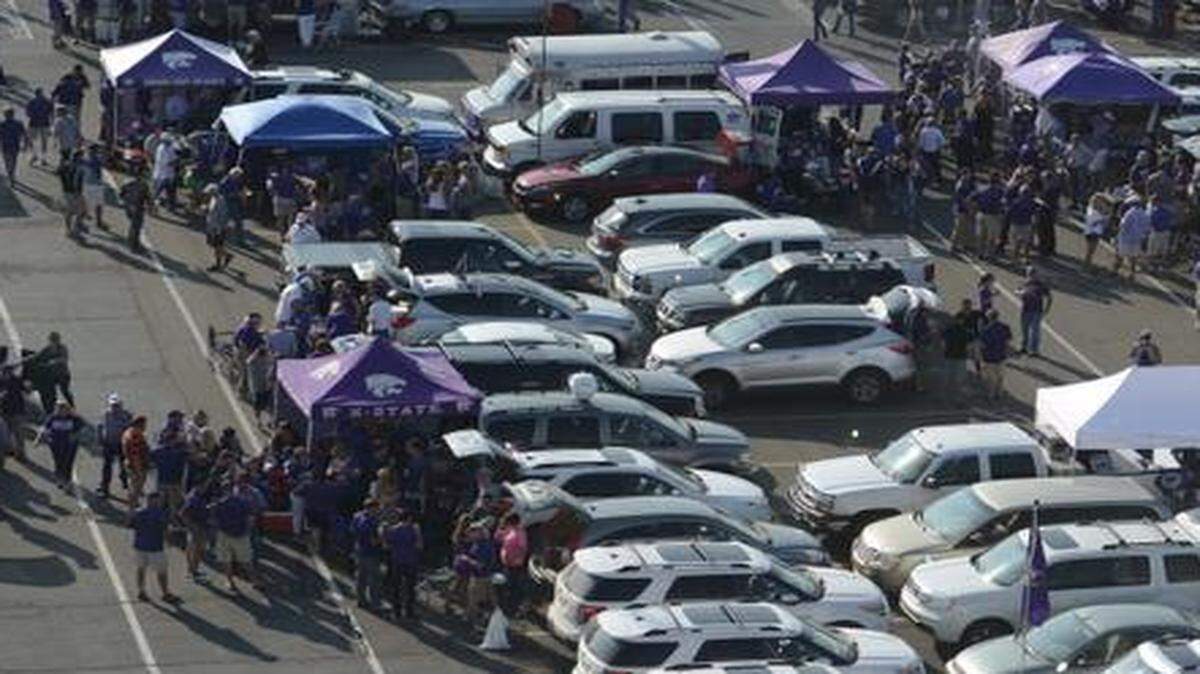 
The parking lots at Bill Snyder Family Stadium in Manhattan, Kan., were full of Wildcat fans tailgating before Kansas State’s game against Auburn on Thursday evening.
