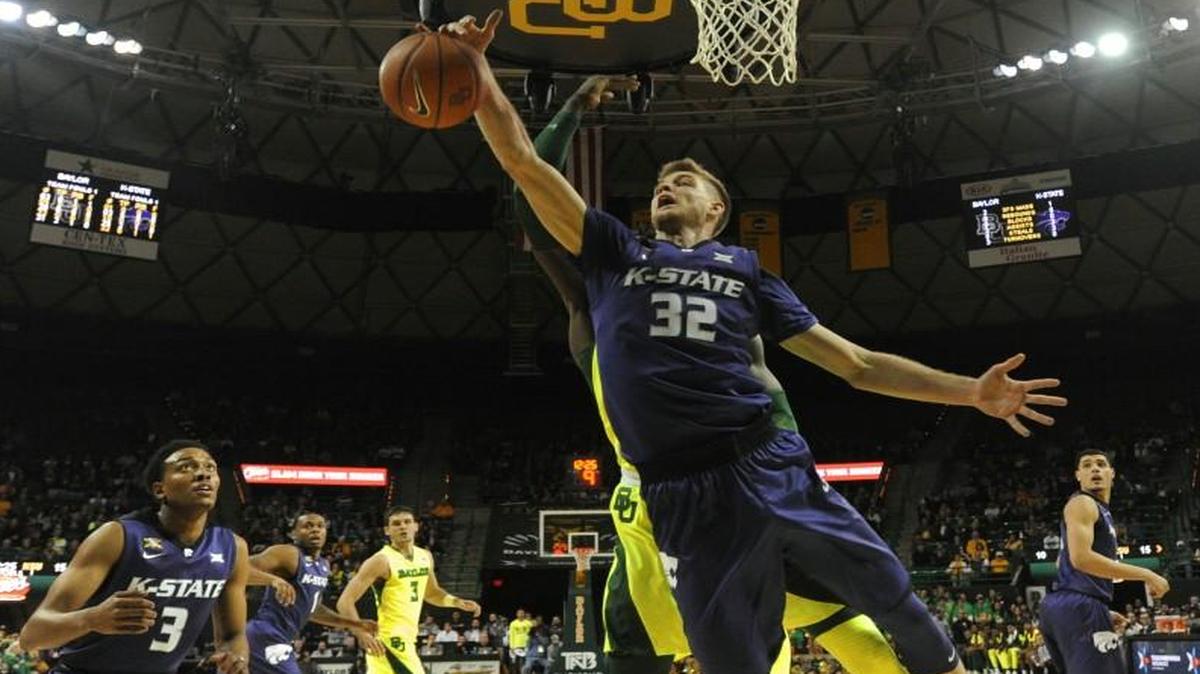 Kansas State forward Dean Wade reached for a rebound over Baylor forward Johnathan Motley in the second half Saturday in Waco, Texas.