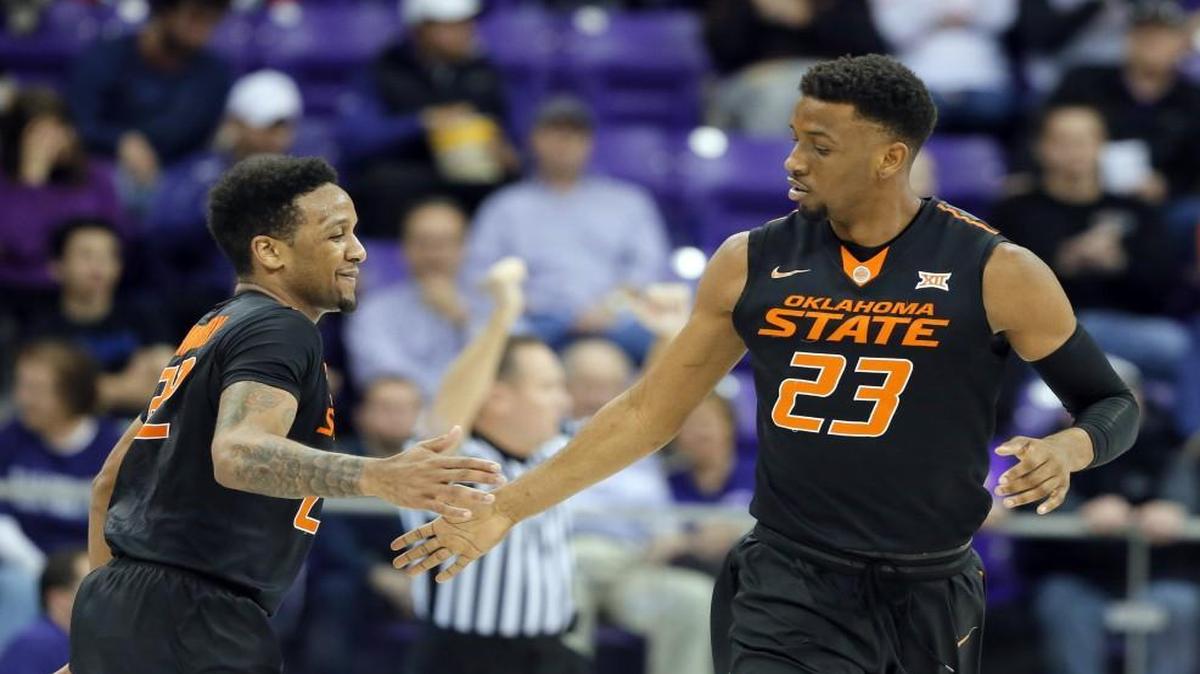 Oklahoma State’s Jeff Newberry congratulated Leyton Hammonds on his three-point basket against TCU on Monday.