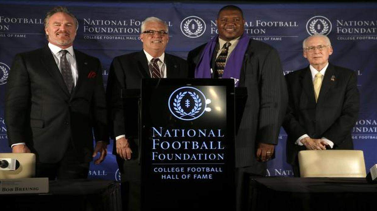 
From right are Kansas State head football coach Bill Snyder, former Washington offensive tackle Lincoln Kennedy, former Arizona State line backer Bob Breunig and former Oklahoma linebacker Brian Bosworth after a news conference announcing the 2015 College Football Hall of Fame Class on Friday in Dallas. 
