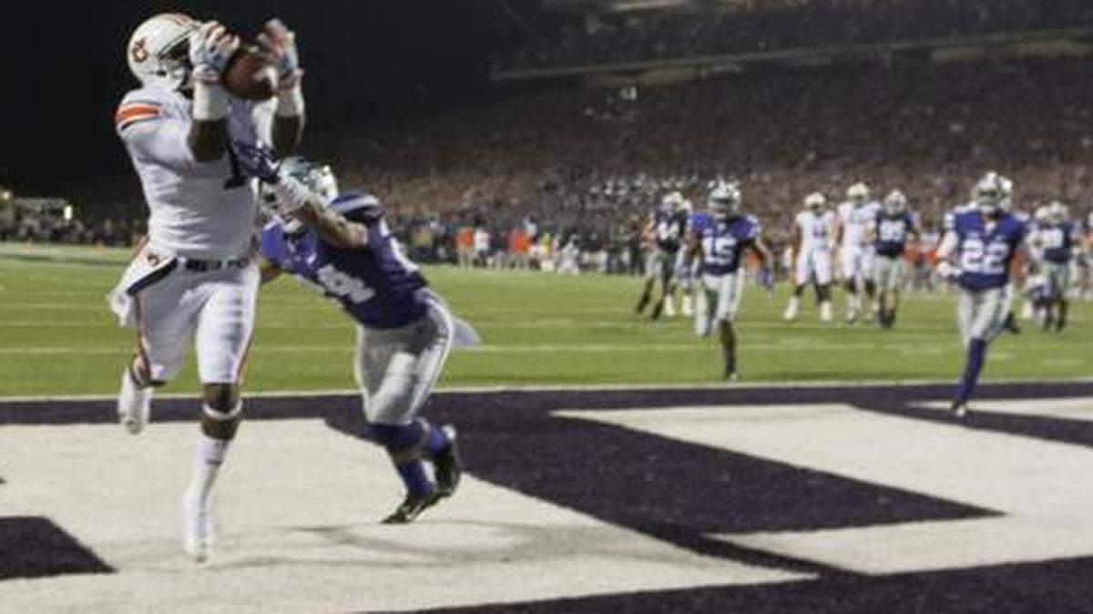 
Auburn’s D’haquille Williams caught a pass over Kansas State’s Nate Jackson during a game last month.
