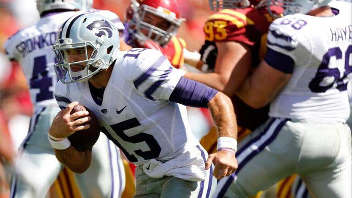 
Kansas State quarterback Jake Waters (15) rushed into the end zone for the game-winning touchdown Saturday against Iowa State in Ames, Iowa. Kansas State won 32-28. 
