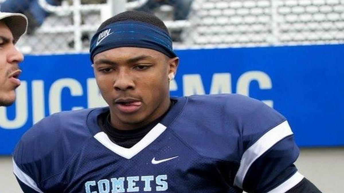 
Jonathan Banks shares a moment with his coach in between drives at Contra Costa College. The junior college transfer has orally committed to Kansas State.
