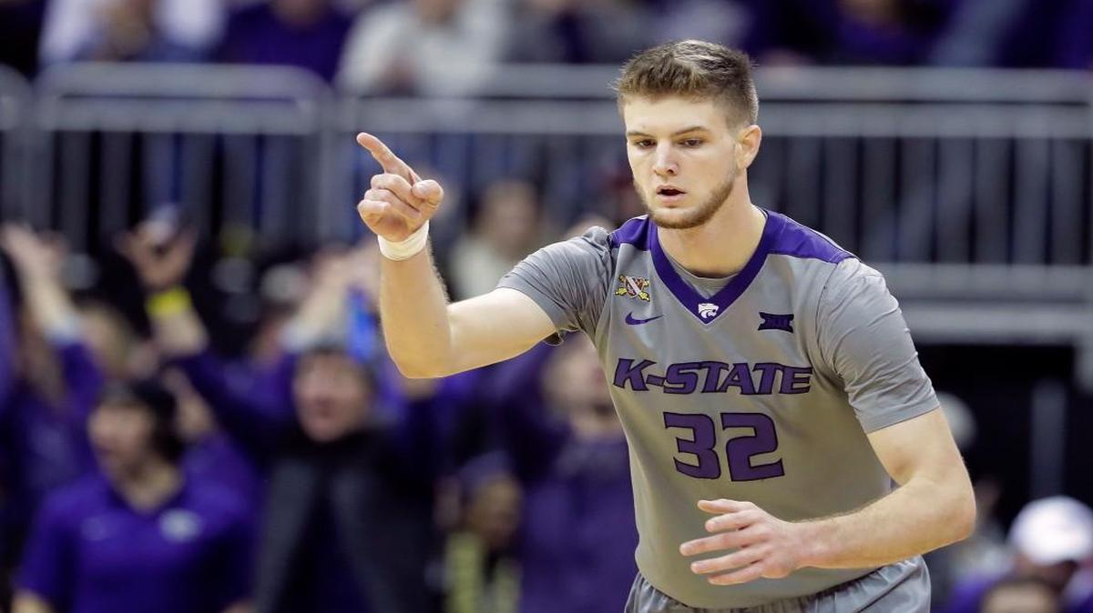 Kansas State's Dean Wade celebrates a basket against Washington State, Dec. 10, 2016, in Kansas City, Mo. (AP Photo/Charlie Riedel)