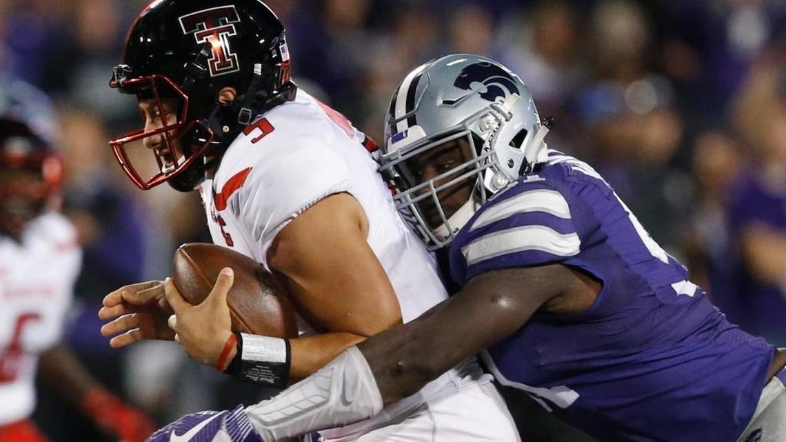 K-State defensive end Reggie Walker takes down Texas Tech quarterback Patrick Mahomes II in Manhattan. (October 8, 2016)