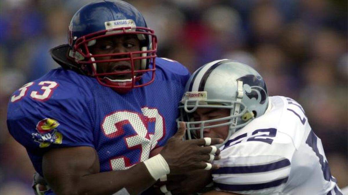 
Ben Leber (right) wrapped up Kansas’ Moran Norris during a game in 2000.
