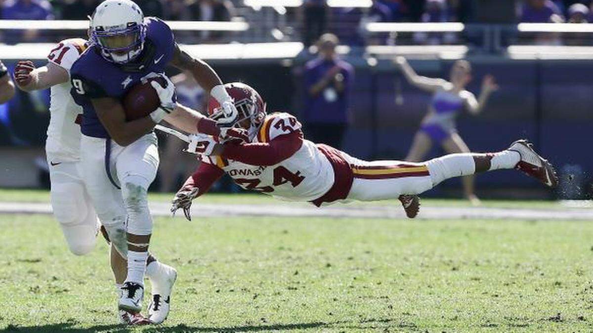 
TCU wide receiver Josh Doctson broke a tackle by Iowa State defensive back Nigel Tribune during Saturday’s game.
