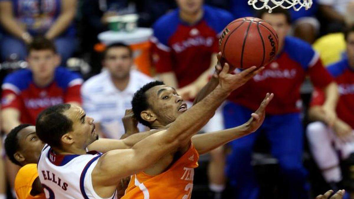 
Tennessee’s Derek Reese (right) and Detrick Mostella tried to stop Kansas forward Perry Ellis during a game in November. Advanced metrics suggest Ellis is having a tougher time this year around the basket.

