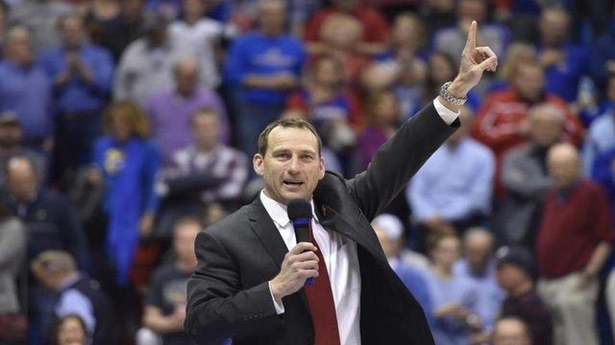 
New Kansas football coach David Beaty regularly uses Twitter, connecting with recruits and discussing the football program.
