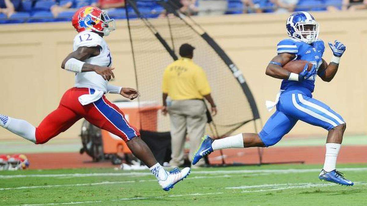 
Duke’s Shaun Wilson scored a touchdown against Kansas’ Darious Crawley during the first half of Saturday’s game in Durham, N.C. 
