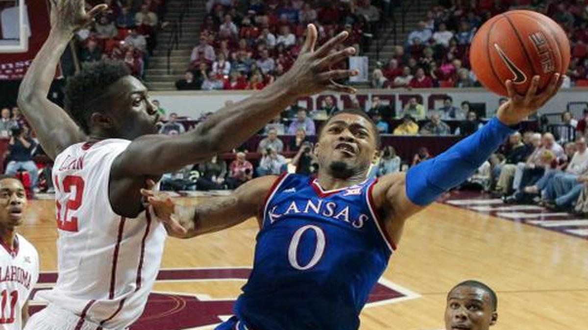 
Kansas guard Frank Mason III drove to the baskett in front of Oklahoma forward Khadeem Lattin (left) and guard Jordan Woodard.


