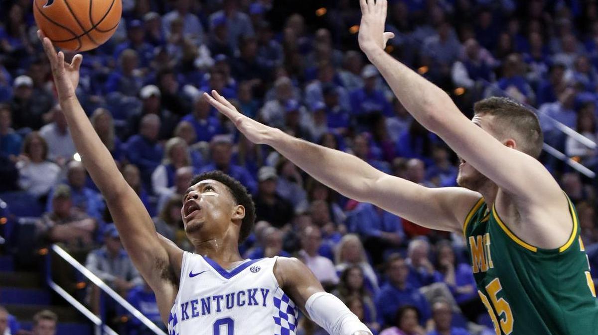 Kentucky’s Quade Green (0) shoots near Vermont’s Payton Henson during the second half of an NCAA college basketball game, Sunday, Nov. 12, 2017, in Lexington, Ky. Kentucky won 73-69.