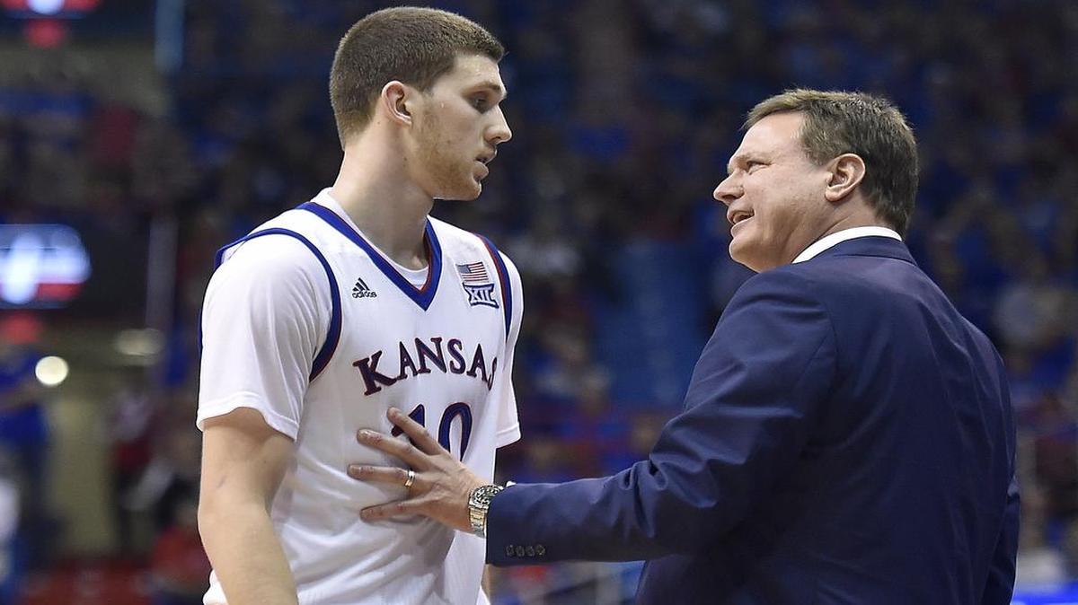 Kansas coach Bill Self chatted with Svi Mykhailiuk after a turnover during the second half of a game against Texas at Allen Fieldhouse last season.
