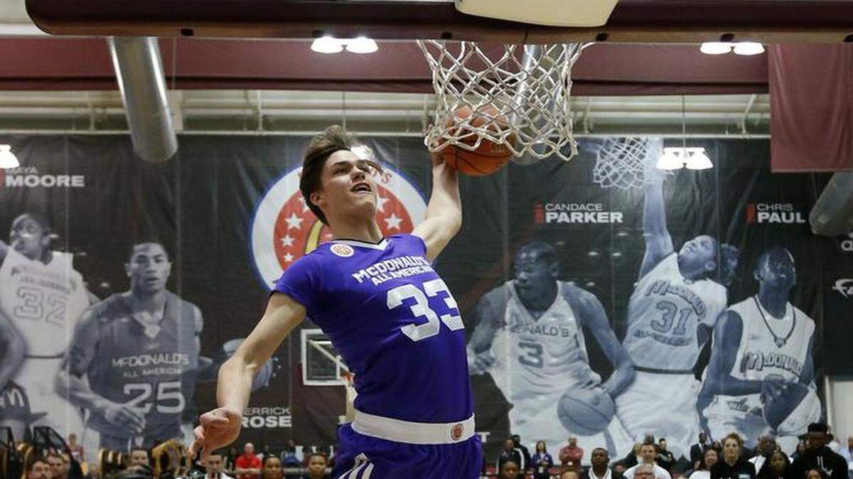 
Stephen Zimmerman, of Las Vegas, competed in the dunk contest during the McDonald's All-American Jam Fest on March 30 in Chicago.

