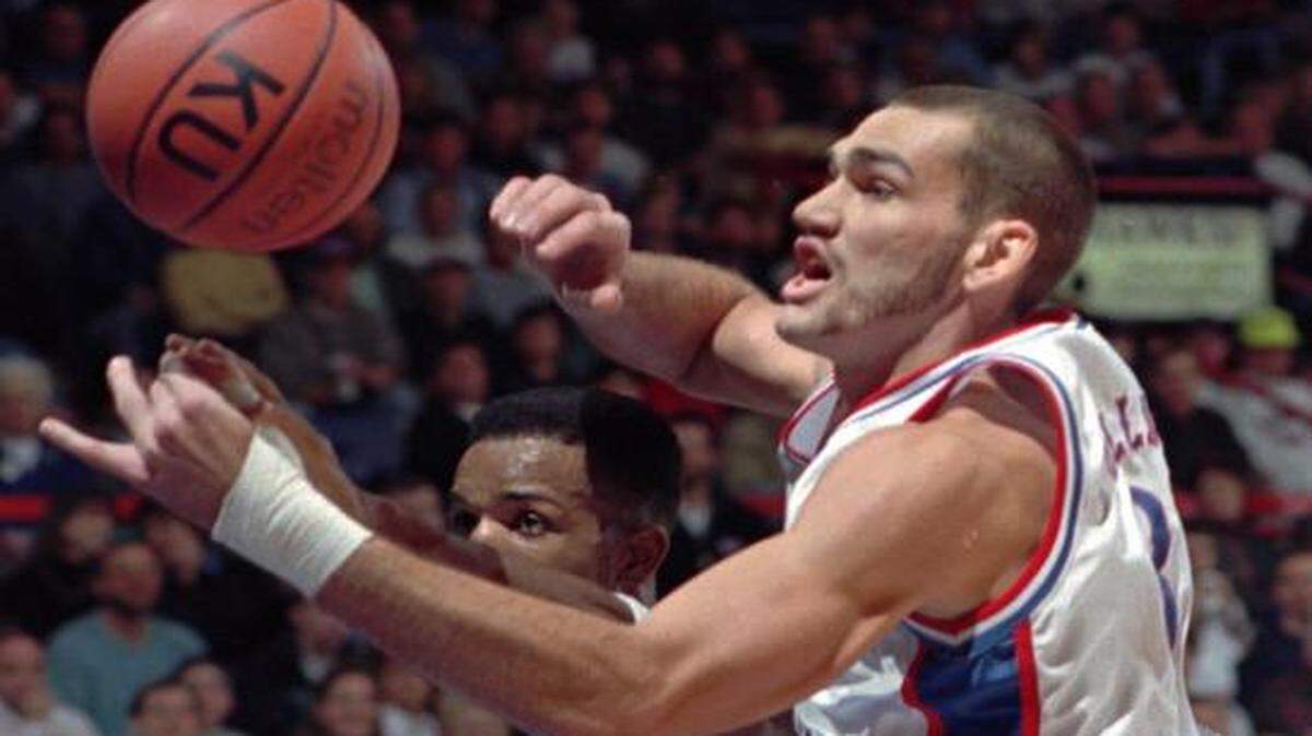 
Former Kansas center Scot Pollard
