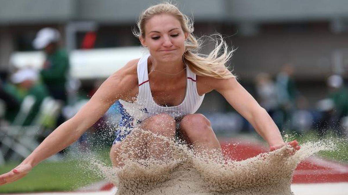
Kansas’ Lindsay Vollmer jumped during the heptathlon at the NCAA track and field championships Friday in Eugene, Ore. Vollmer withdrew from the event after suffering an injury in the long jump
