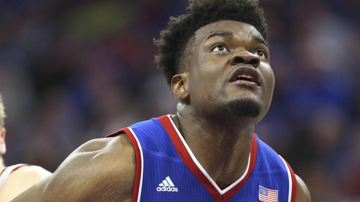 Kansas center Udoka Azubuike (35)