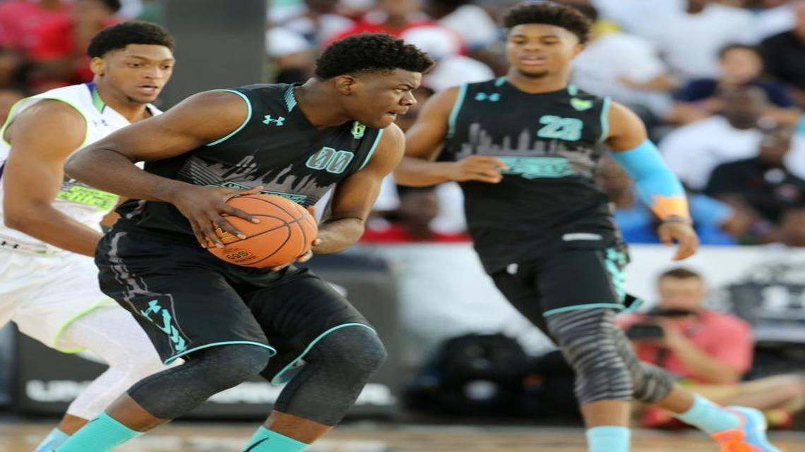 Udoka Azubuike (center) announced he’ll attend KU this fall.