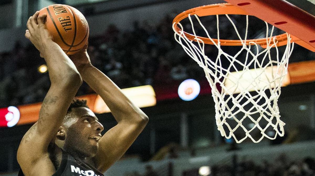 Former Western Kentucky signee Mitchell Robinson, who recently visited Kansas, is not expected to play college basketball this season, Yahoo Sports’ Pat Forde reported Tuesday.