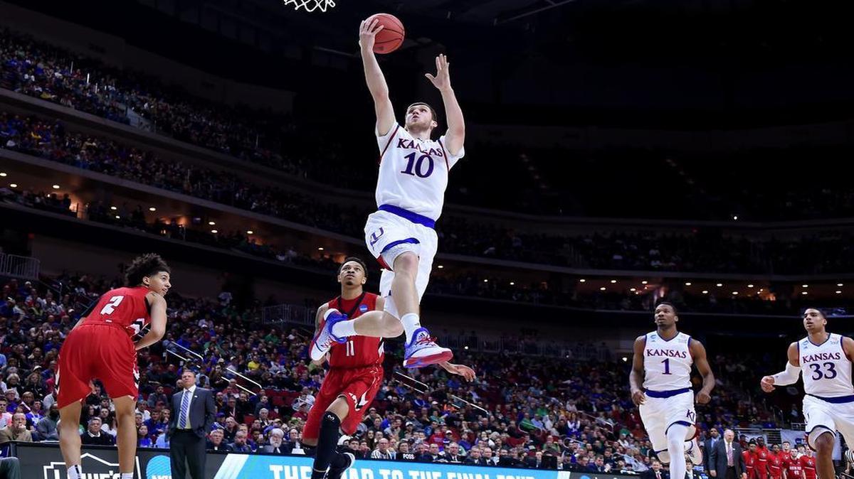 Svi Mykhailiuk will return to Kansas for his junior season.