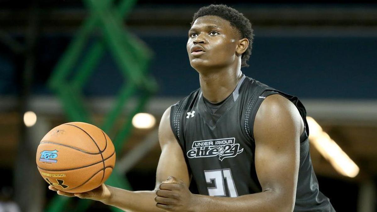 Zion Williamson, a 6-foot-7 junior forward, from Spartanburg, S.C., was scheduled to receive a visit from Kansas basketball coach Bill Self on Tuesday.