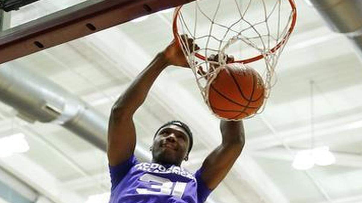 
Carlton Bragg competed in the dunk contest during the McDonald’s All-American Jam Fest in Chicago in March. 
