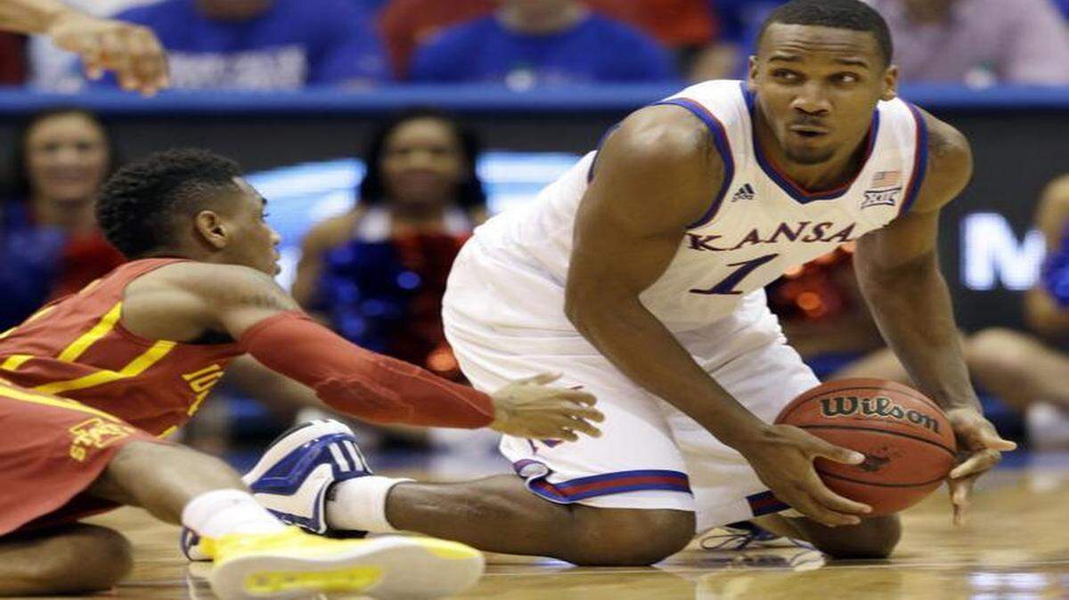
Kansas guard Wayne Selden (right) has been shooting very well lately.
