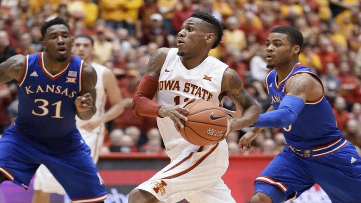 
Iowa State guard Monte Morris (center) drove to the basket between Kansas’ Jamari Traylor (left) and Frank Mason III on Jan. 17 in Ames, Iowa. Iowa State won 86-81.
