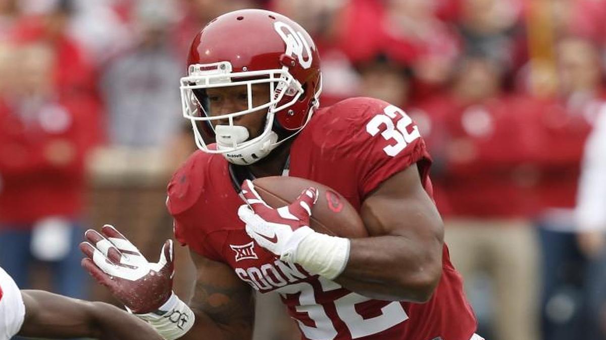 Oklahoma running back Samaje Perine carrie past Texas Tech defensive back Tevin Madison during last weekend’s game.