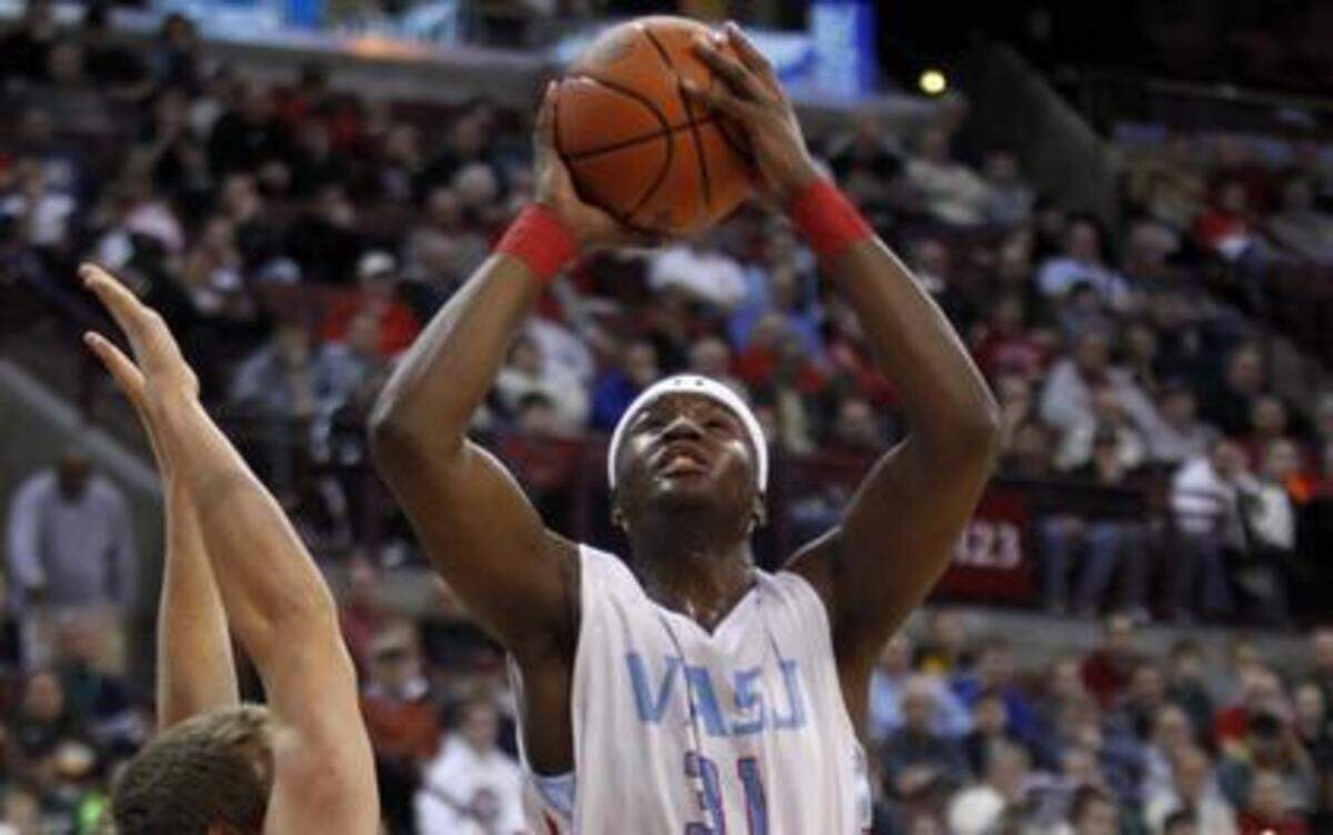 
KU basketball commitment Carlton Bragg went up for a shot against Lima Central Catholic in the 2014 Ohio state boys basketball championship game.
