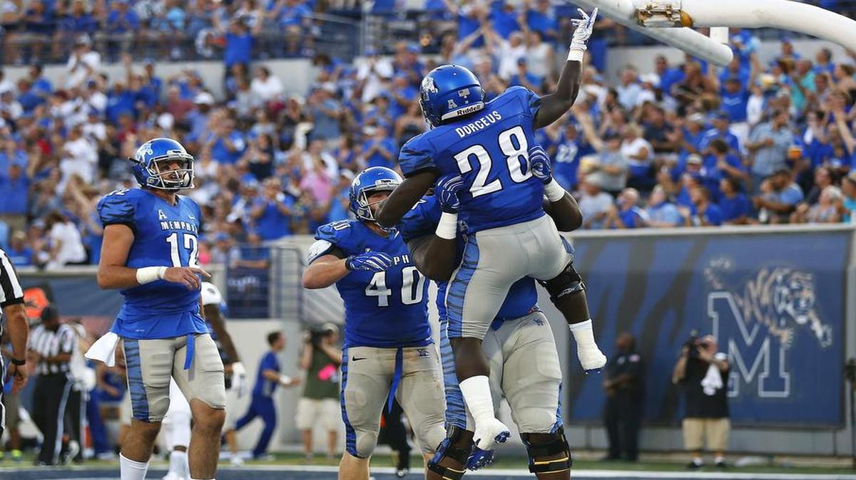 
Memphis running back Doroland Dorceus (28) scored a touchdown in a 63-7 victory over Missouri State in the teams’ opener last Saturday.
