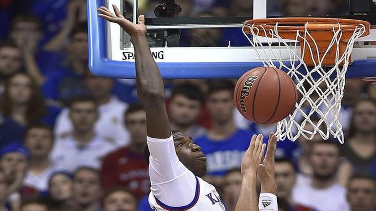 Cheick Diallo (center) stopped this drive against Baylor but only played five minutes in KU’s next game against Oklahoma.