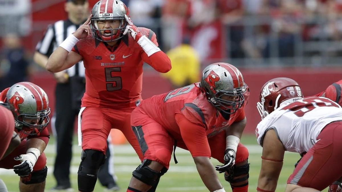
Rutgers quarterback Chris Laviano called signals during a game against Washington State on Sept. 12.

