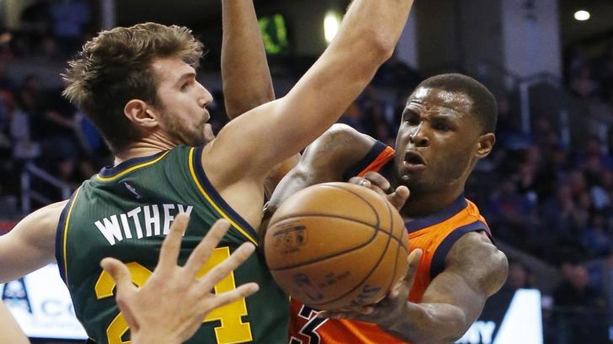 The Dallas Mavericks will be counting on former Kansas star Jeff Withey (left) to do some rim protecting.