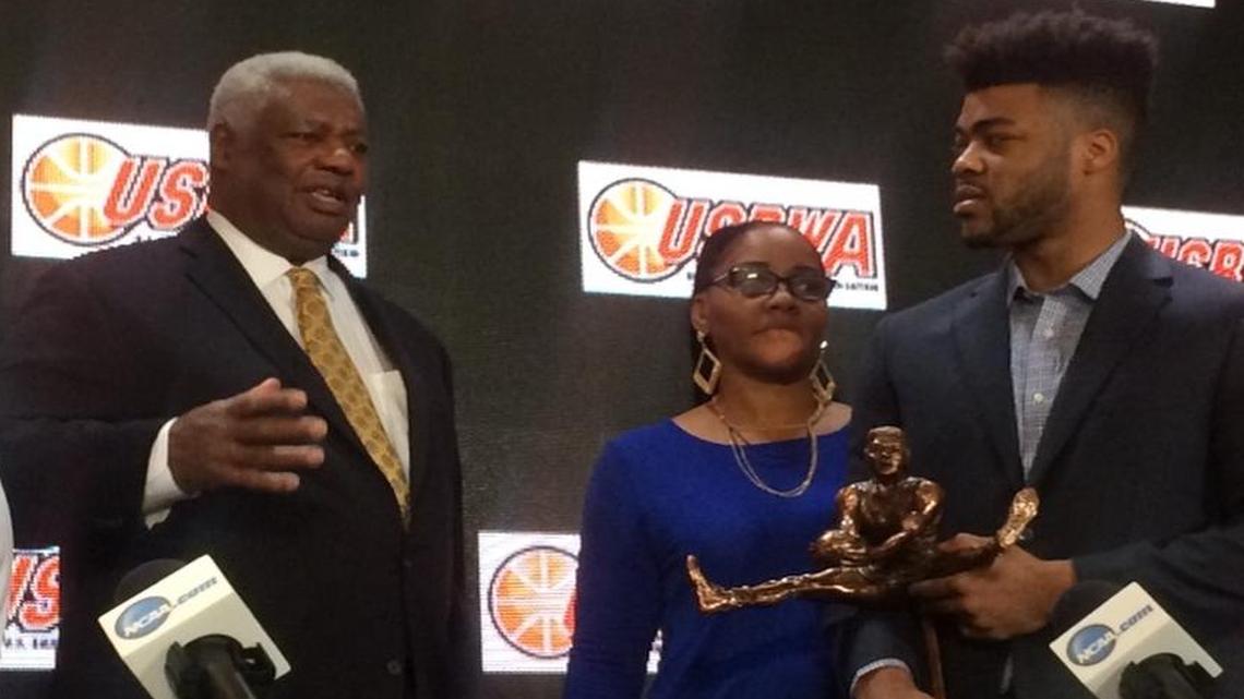 Frank Mason III (right) accepted the Oscar Robertson Trophy from the namesake of the award (second from left) along with his parents Frank Mason Jr. and Sharon Harrison.