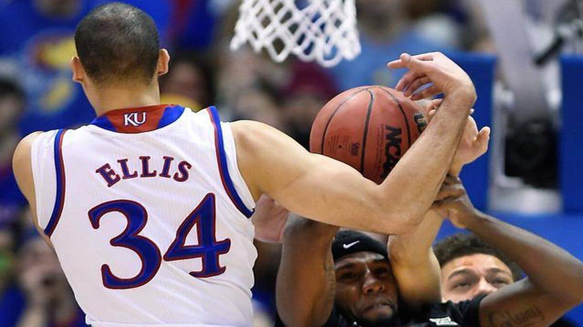 
KU's Perry Ellis (34) battles Baylor's Royce O'Neale for a rebound during the first half of Saturday's game at Allen Fieldhouse, in Lawrence.
