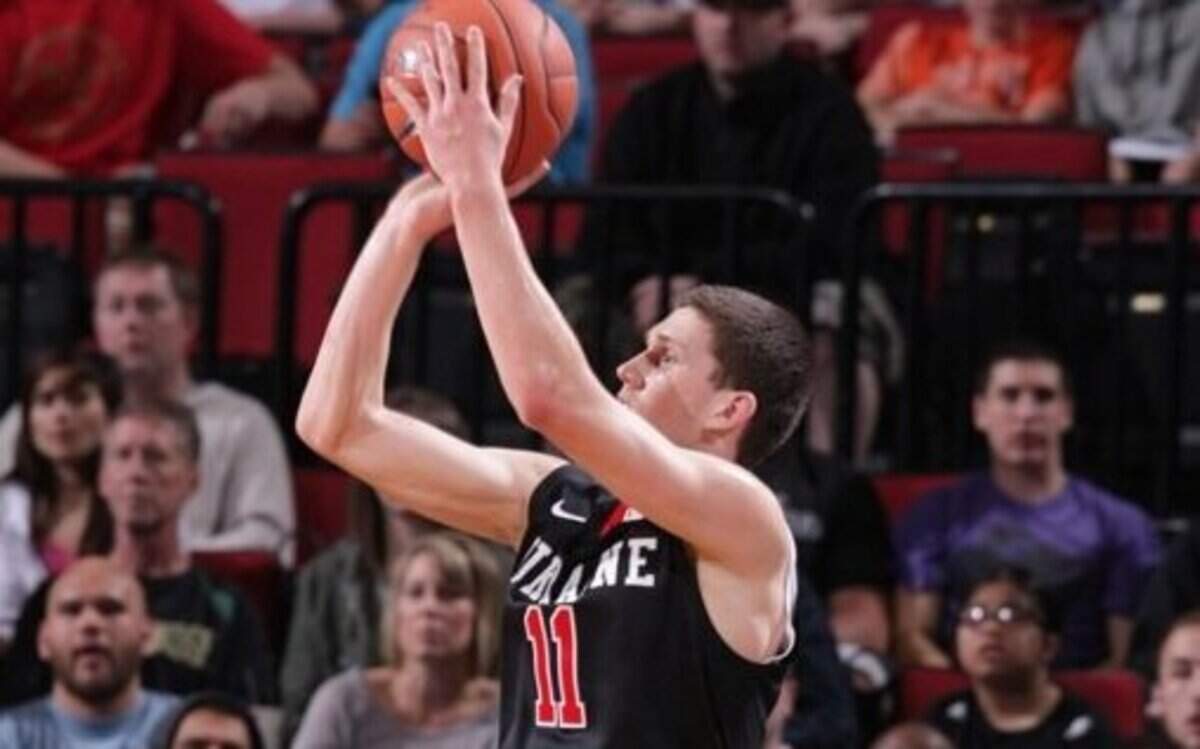 
Sviatoslav Mykhailiuk, who played in the U-18 European Championships last month, was originally expected to spend the month of August just practicing with the Ukraine senior national team, coached by former NBA coach Mike Fratello. But he unexpectedly main the team.
