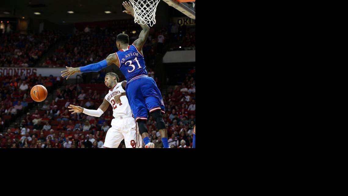 
Oklahoma guard Buddy Hield (24) passes off in front of Kansas forward Jamari Traylor (31) in the second half of an NCAA college basketball game in Norman, Okla., Saturday, March 7, 2015. Oklahoma won 75-73. 

