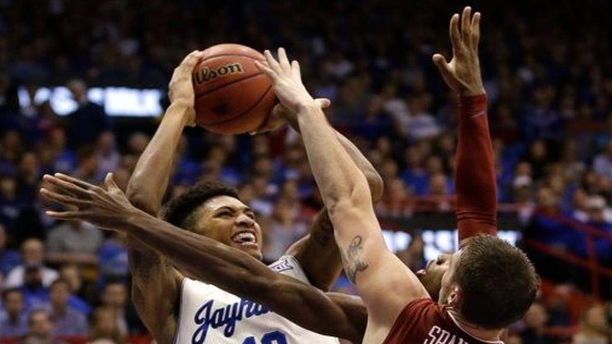 
Kansas guard Kelly Oubre Jr. (12) shoots over Oklahoma forward Ryan Spangler (00) during Monday’s Big 12 basketball game at Allen Fieldhouse.
