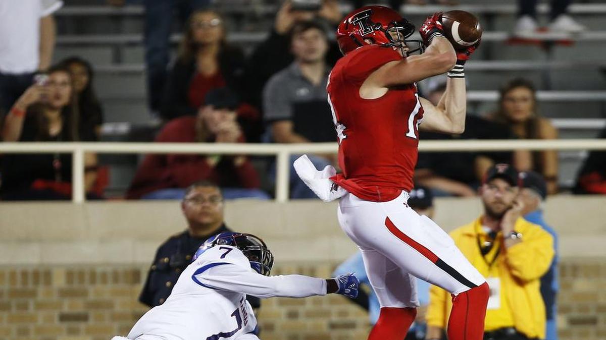 Texas Tech’s Dylan Cantrell caught a touchdown in front of Kansas’ Derrick Neal during the Red Raiders’ 55-19 victory on Thursday night in Lubbock, Texas.
