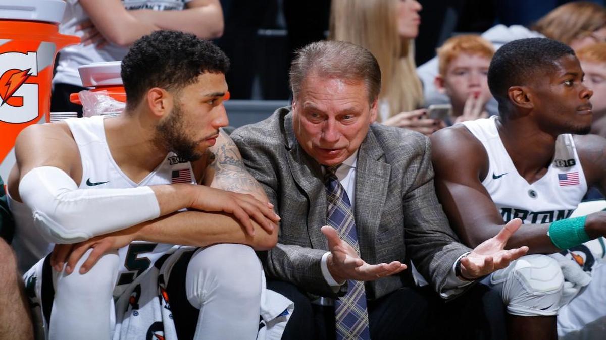 Michigan State coach Tom Izzo and talened senior guard Denzel Valentine (left) will take on Kansas tonight in Chicago.