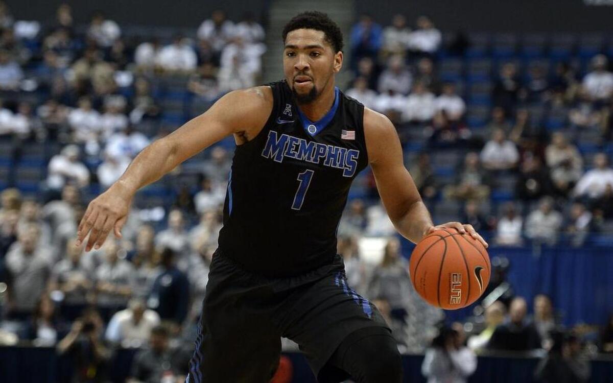 Dedric Lawson transferred from Memphis to KU.