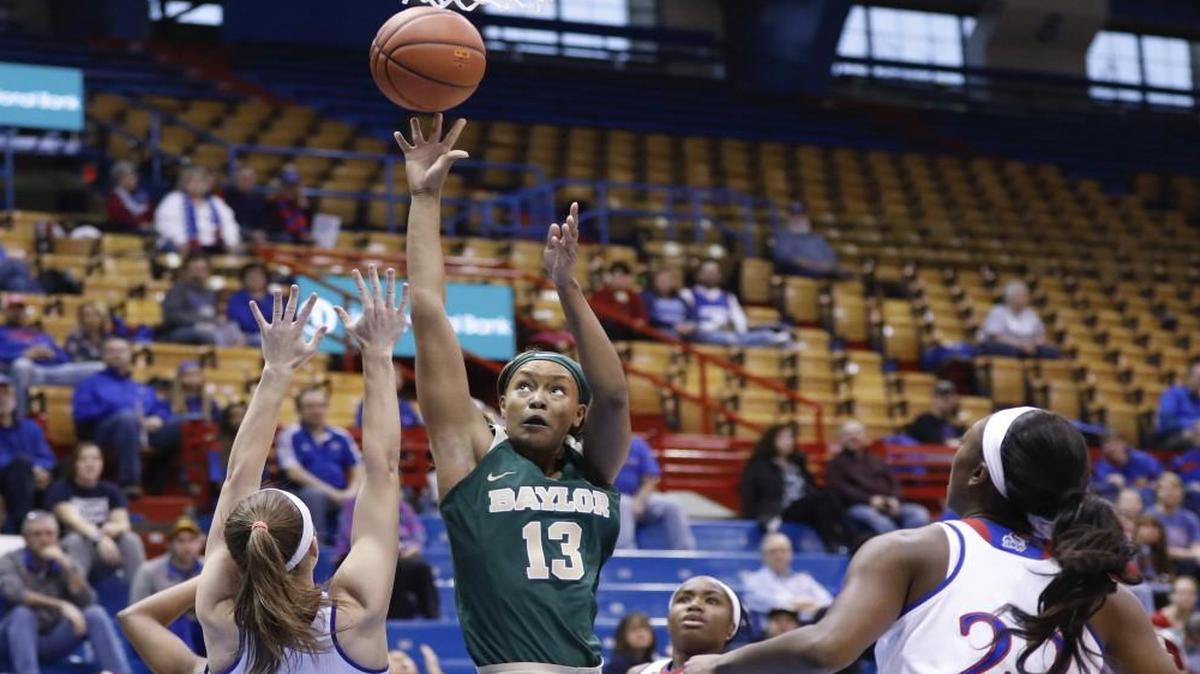Baylor’s Nina Davis (center) scored 15 points in a 92-43 victory over Kansas on Sunday in Lawrence.