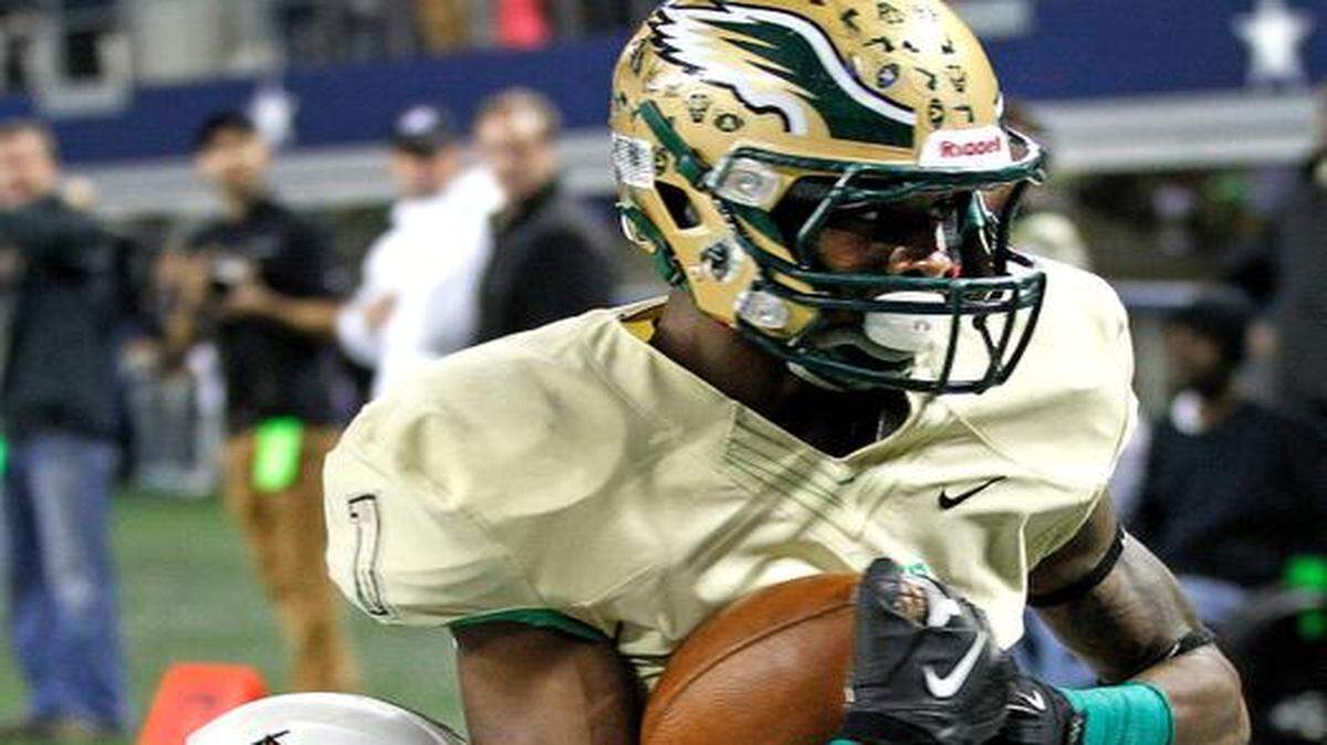 
Kevin Thomas (1), who will be a senior receiver at DeSoto (Texas) High School, committed to play football at Kansas on Tuesday during an unofficial visit to campus, according to Rivals.com.

