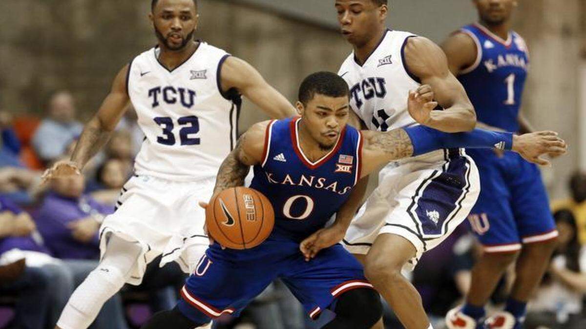 
Kansas’ Frank Mason tried to get past the half-court press by TCU’s Trey Zeigler (left) and Brandon Parrish during a game last month.

