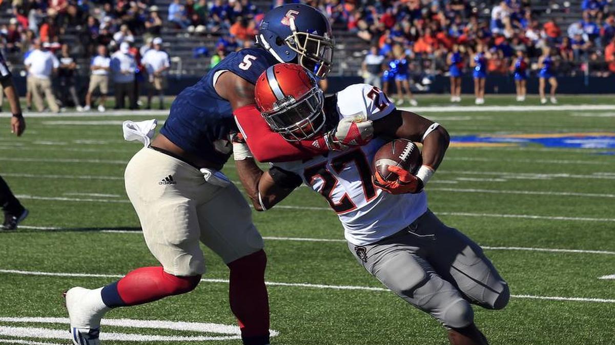 KU linebacker Marcquis Roberts (left) went after Oklahoma State’s Justice Hill in an Oct. 22 game in Lawrence. It doesn’t help the Jayhawks that Roberts was ruled out for the season (injury) by coach David Beaty earlier this week.