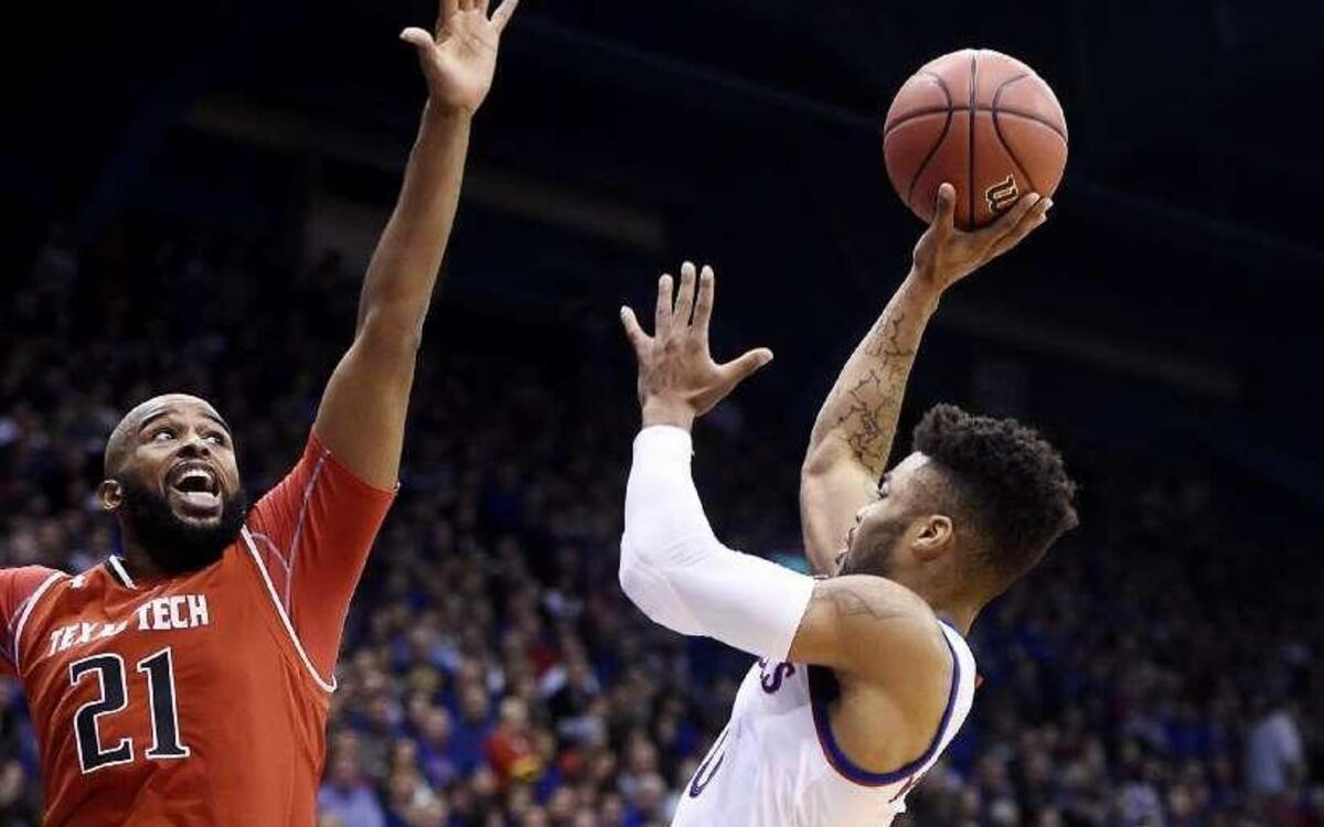 KU’s Frank Mason (right) scored 26 points in the Jayhawks’ 85-68 win over Texas Tech on Saturday.