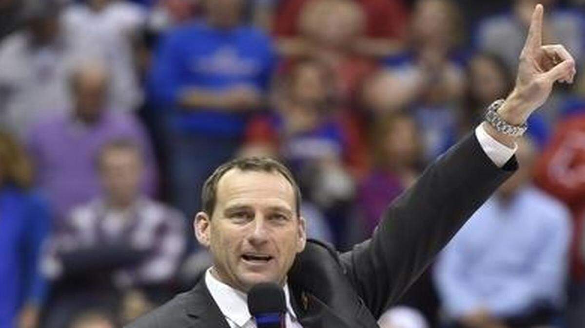 
Kansas football coach David Beaty landed commitments from two Texas high school prospects over the weekend, adding to the Jayhawks’ 2015 recruiting class in the weeks before national signing day. Jeremiah Booker, a receiver from College Station, and Dorance Armstrong, a three-star defensive end from Galena Park, each committed to Kansas over the weekend, according to Rivals.com.
