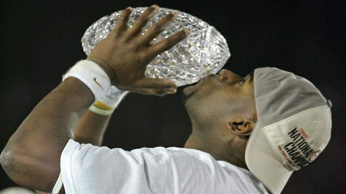 
Texas quarterback and game MVP Vince Young kissed the championship trophy after Texas beat Southern California 41-38 in the Rose Bowl in 2006.
