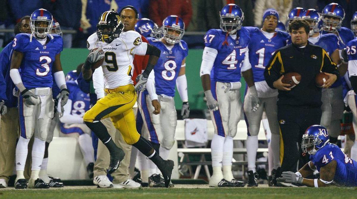 Mizzou’s Jeremy Maclin returned a punt 45 yards in the first quarter against KU.